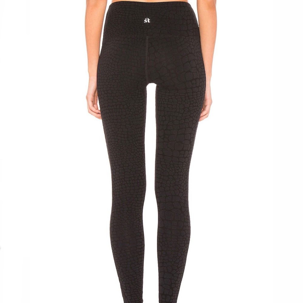 ⭐️ Strut This Black Giraffe Leggings
